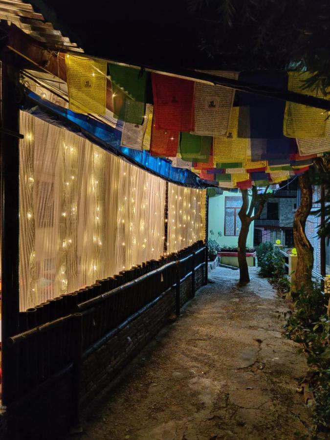 Moustache Mcleodganj Vandrarhem McLeod Ganj Exteriör bild