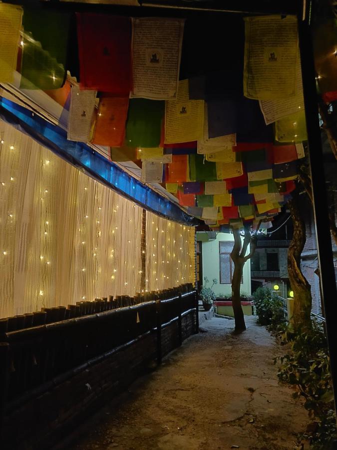 Moustache Mcleodganj Vandrarhem McLeod Ganj Exteriör bild